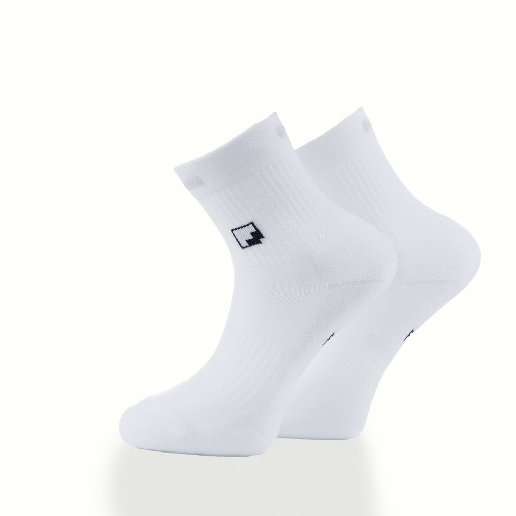 Minimal Logolu Kısa Çorap