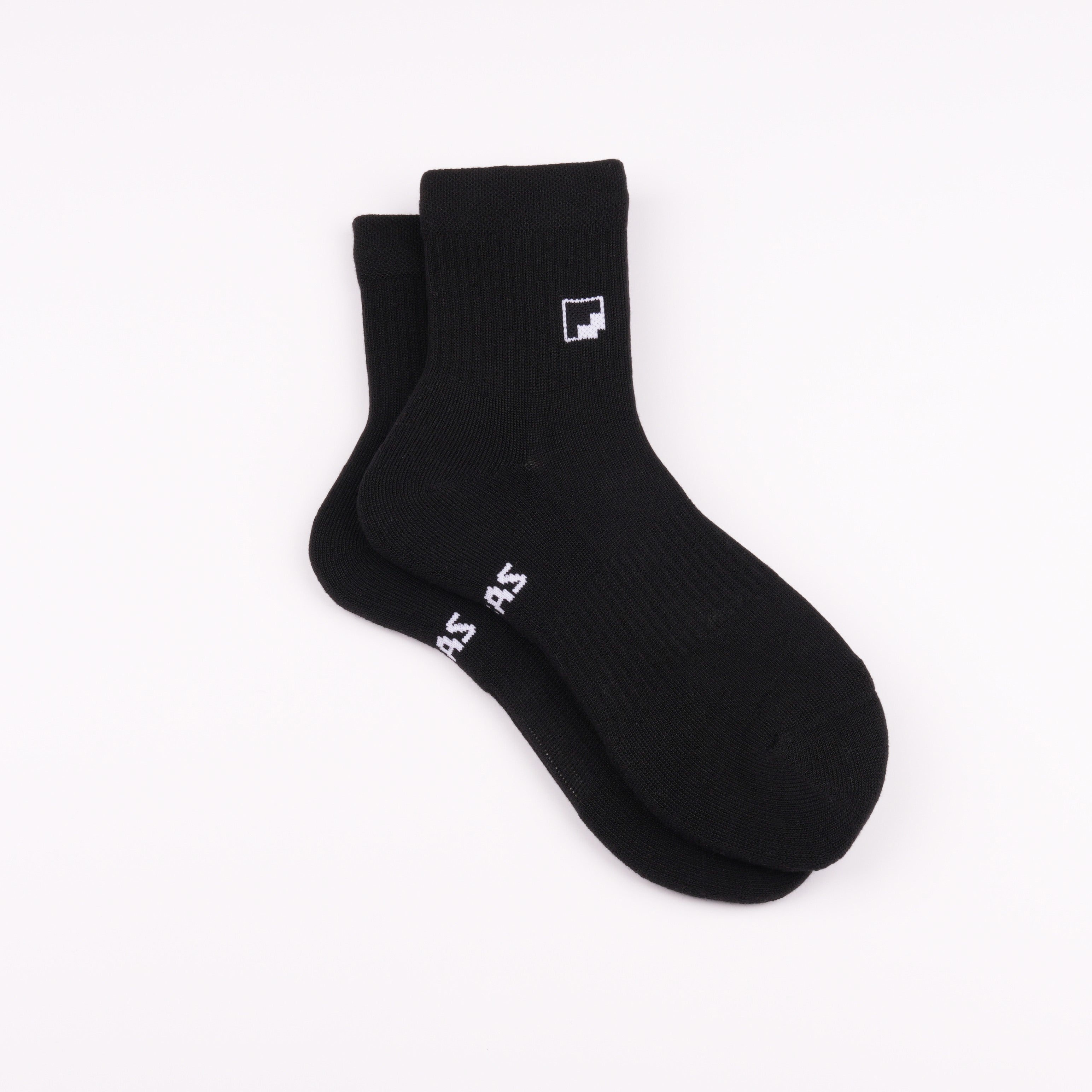 Minimal Logolu Kısa Çorap