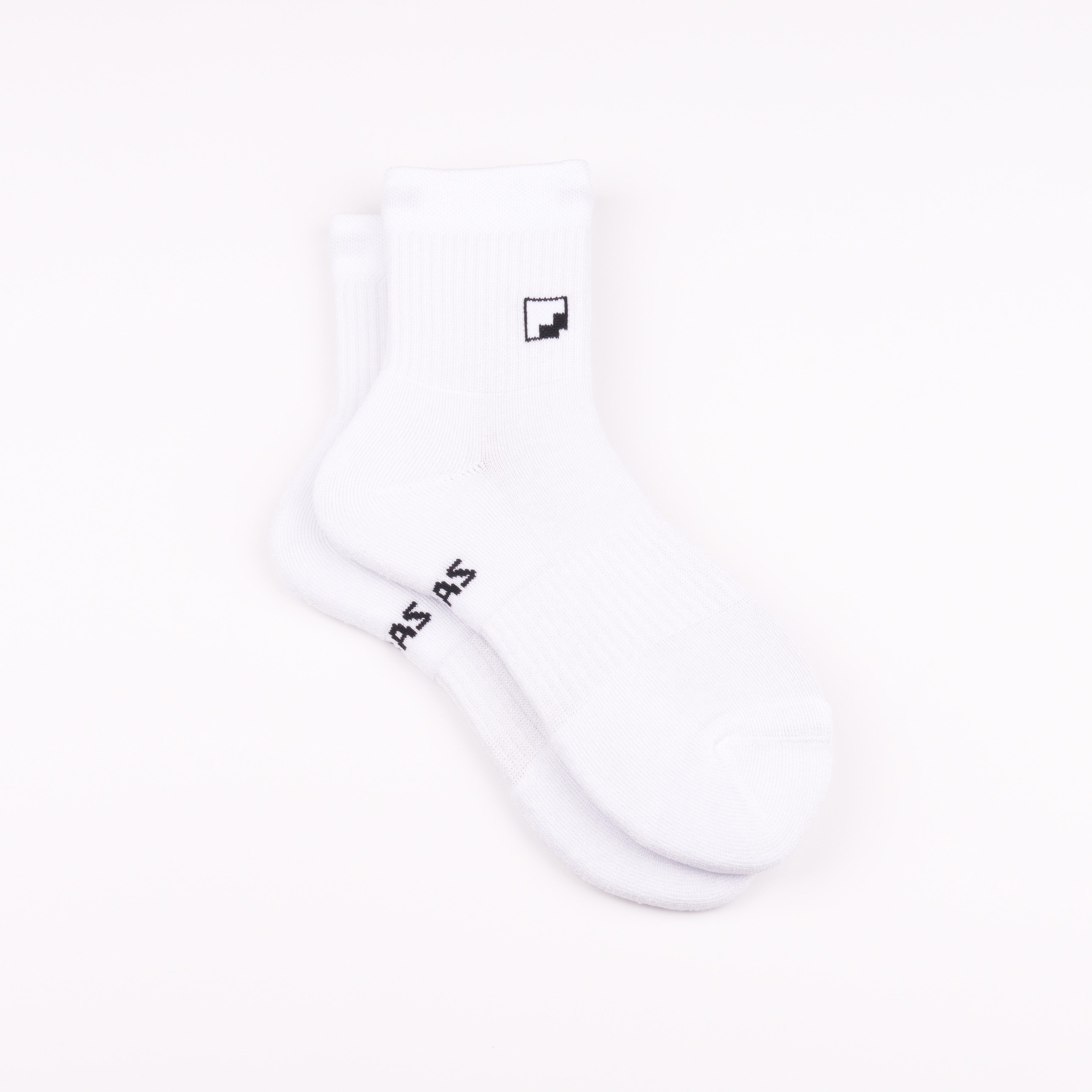 Minimal Logolu Kısa Çorap