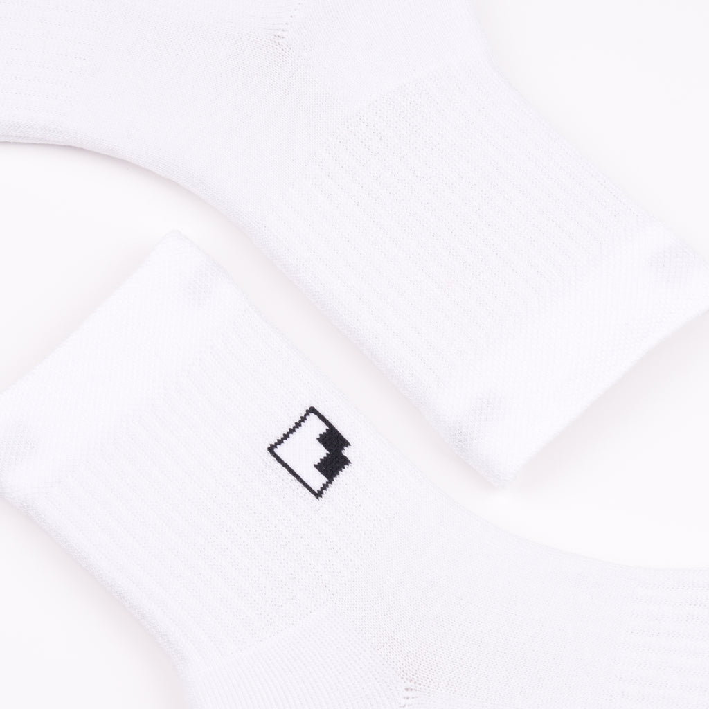 Minimal Logolu Kısa Çorap