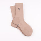 Nakışlı unisex uzun çorap - bej renk, minimal logo detaylı