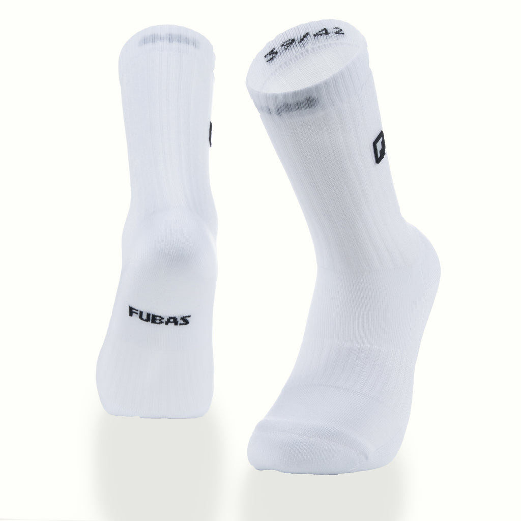 Beyaz uzun çorap - minimal nakış logo premium tasarım